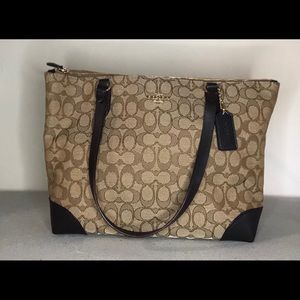 NEW WITH TAGS Coach Signature Zip Tote